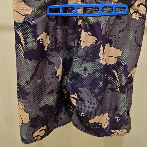 2 Pairs of Men's Board Shorts - Picture 6 of 9